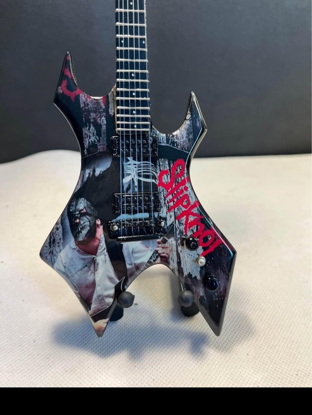 Slipknot miniature guitar 25cm - Picture 2 of 5